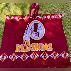 Red skins alpaca poncho hooded, unisex, one size. Made in Ecuador.Artesian cape